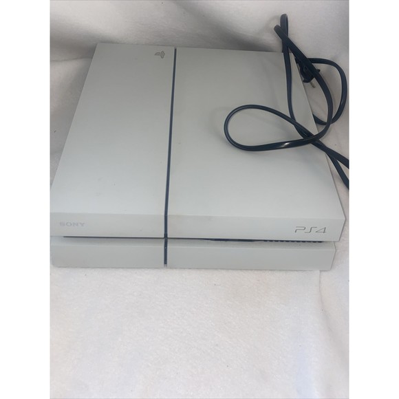Sony PS4 Console with Controller - White - Picture 3 of 12